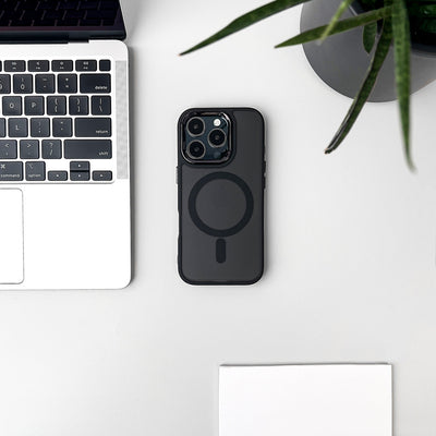 Glitter Case MagSafe for iPhone 16 - black with glitter