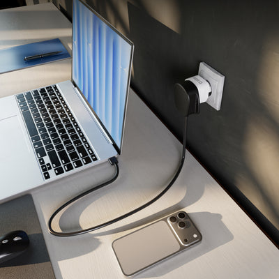 SBS IT Travel Adapter - Universal - White